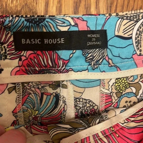 Basic House satin floral shorts size 26 - Picture 2 of 4